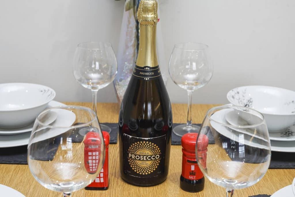 Flat 3 Bridge House Apartment Staines-upon-Thames Екстериор снимка