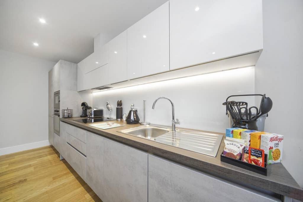 Flat 3 Bridge House Apartment Staines-upon-Thames Екстериор снимка