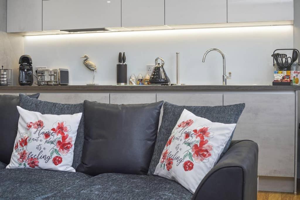 Flat 3 Bridge House Apartment Staines-upon-Thames Екстериор снимка