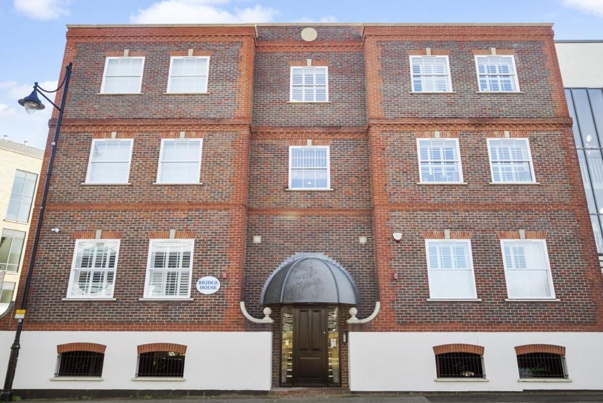 Flat 3 Bridge House Apartment Staines-upon-Thames Екстериор снимка