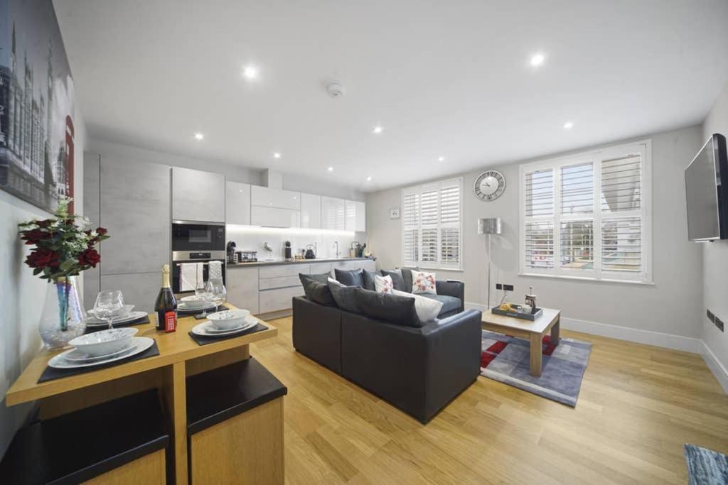 Flat 3 Bridge House Apartment Staines-upon-Thames Екстериор снимка