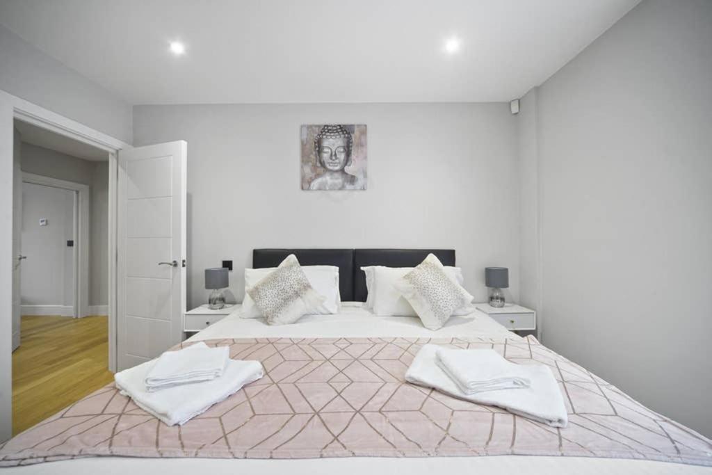 Flat 3 Bridge House Apartment Staines-upon-Thames Екстериор снимка